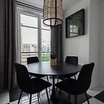 O'lord, 4 Etoiles, De Luxe Champs-elysees