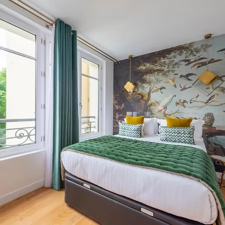 O'lord, 4 Etoiles, De Luxe Champs-elysees