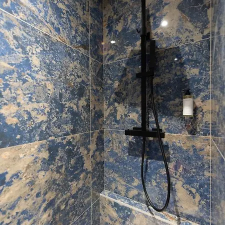O'lord, 4 Etoiles, De Luxe Champs-elysees