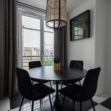 O'lord, 4 Etoiles, De Luxe Champs-elysees