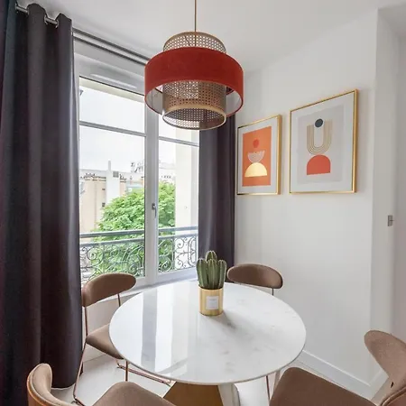 O'lord, 4 Etoiles, De Luxe Champs-elysees