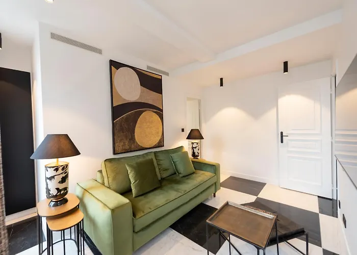 O'lord, 4 Etoiles, De Luxe Champs-elysees