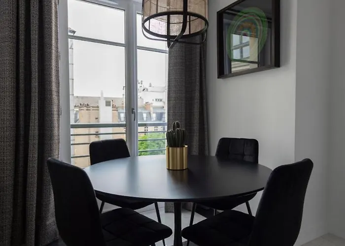 O'lord, 4 Etoiles, De Luxe Champs-elysees