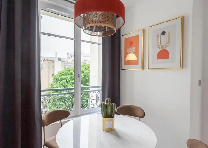 O'lord, 4 Etoiles, De Luxe Champs-elysees