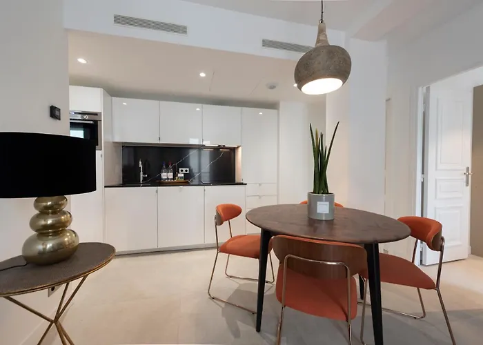 O'lord, 4 Etoiles, De Luxe Champs-elysees