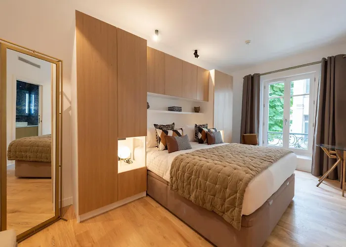 O'lord, 4 Etoiles, De Luxe Champs-elysees *