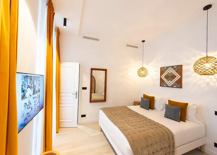 O'lord, 4 Etoiles, De Luxe Champs-elysees