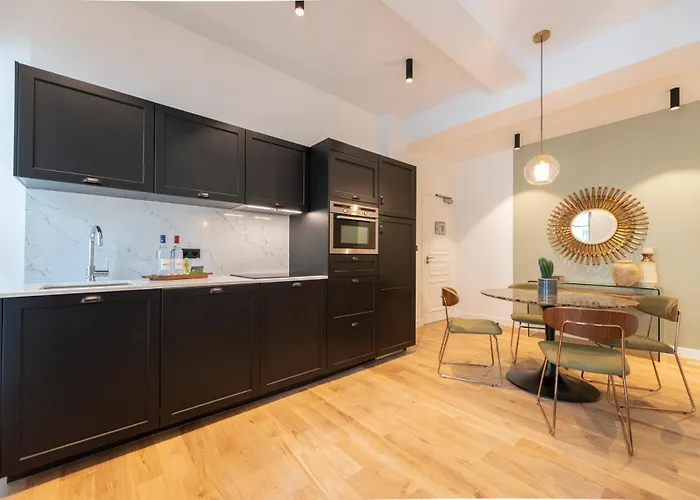 O'lord, 4 Etoiles, De Luxe Champs-elysees Daire