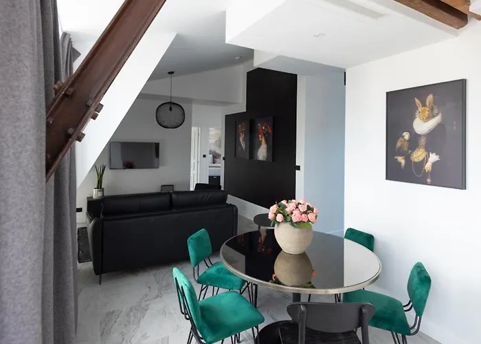 O'lord, 4 Etoiles, De Luxe Champs-elysees