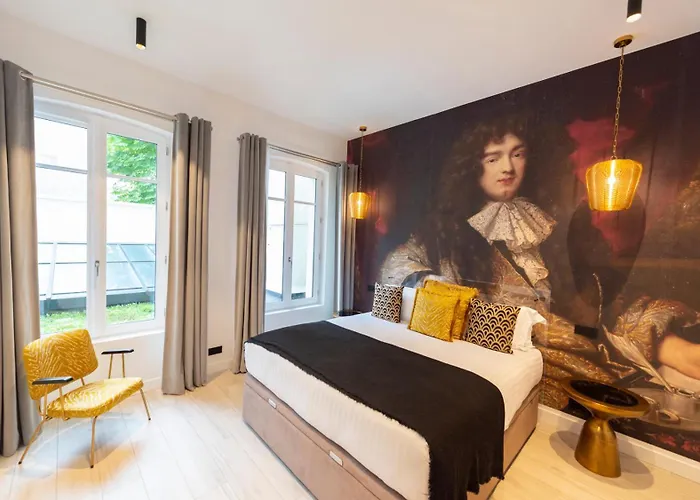 O'lord, 4 Etoiles, De Luxe Champs-elysees