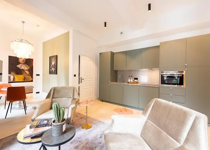 O'lord, 4 Etoiles, De Luxe Champs-elysees Daire Paris