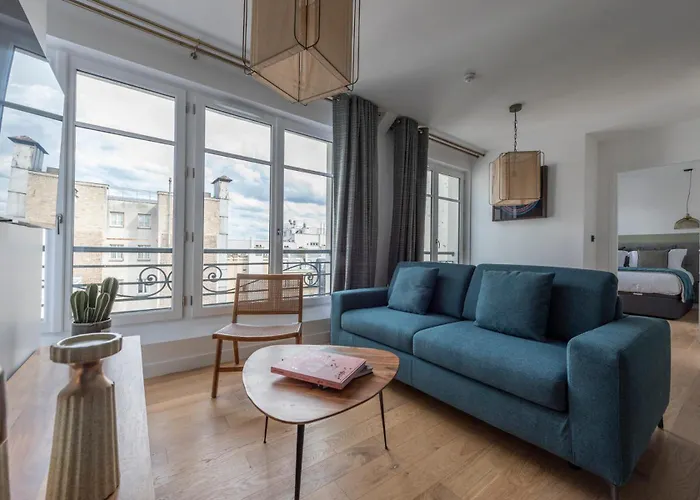 O'lord, 4 Etoiles, De Luxe Champs-elysees