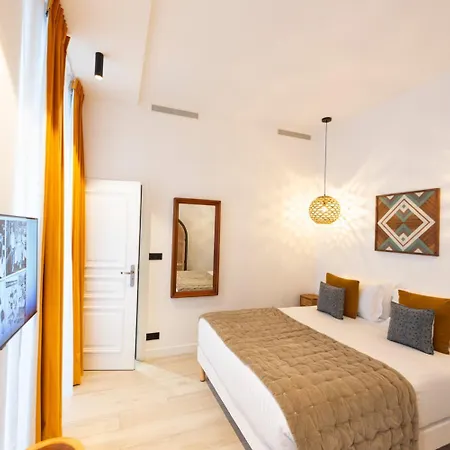 O'lord, 4 Etoiles, De Luxe Champs-elysees